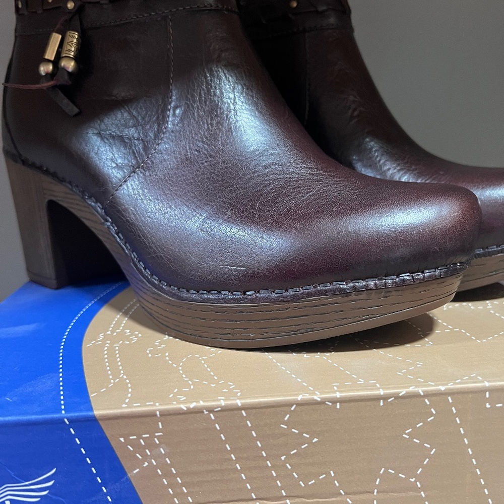 Dansko women’s boots  size 40 new